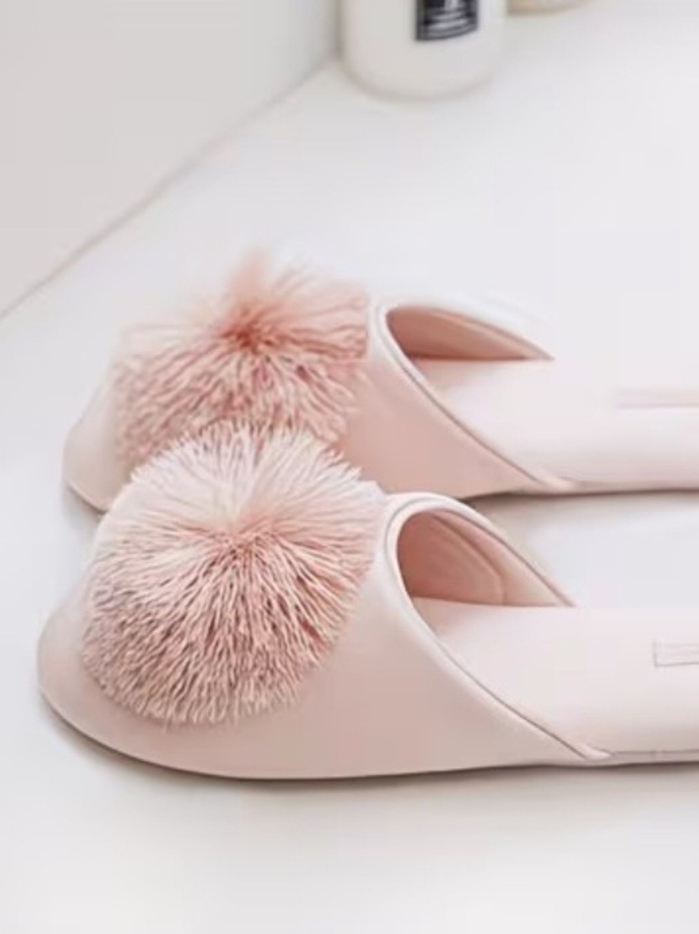 New Women’s White Pom-Pom Slip-On Slippers - Picture 3 of 3